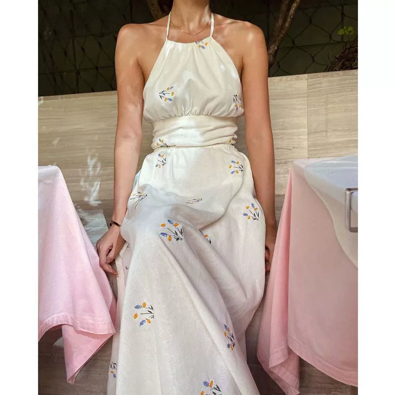 Французское платье с цветочным шеей женское 2025 новое старшее чувство талии тонкая сексуальная длинная юбка с открытой спиной