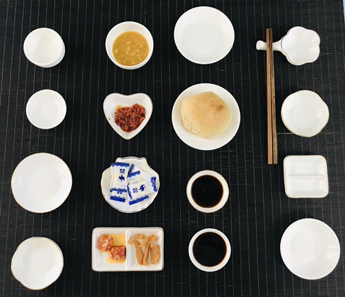 Small ceramic plate, condiment plate, soy sauce and vinegar plate, round food plate, snack plate, chili sauce plate, vinegar plate, commercial use.