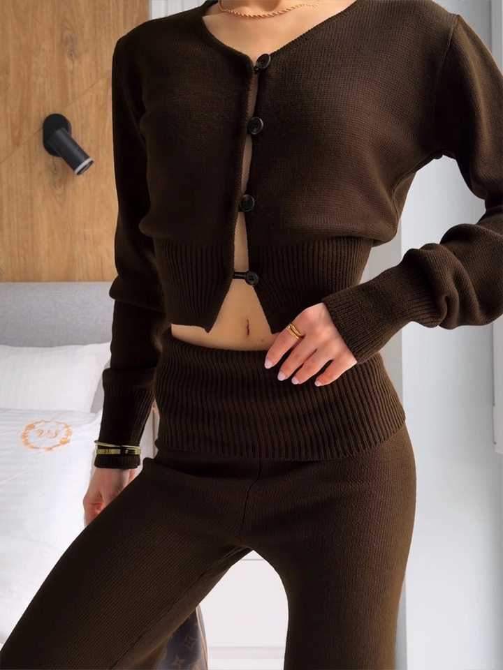 Bộ hai món nữ gồm áo khoác cardigan dệt kim dáng ngắn cổ chữ V và quần ống rộng cạp cao — Màu cà phê, Màu hồng, Màu trắng, Màu xanh dương chi tiết 18