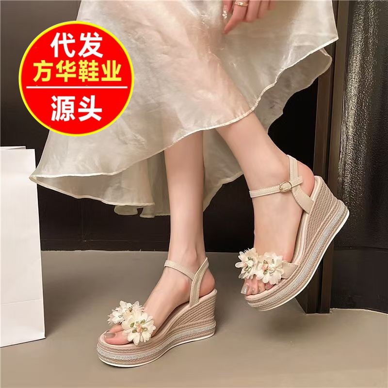 2026 verano suave viento floral pendiente de tacones sandalias de moda versátil falda sandalias romanas