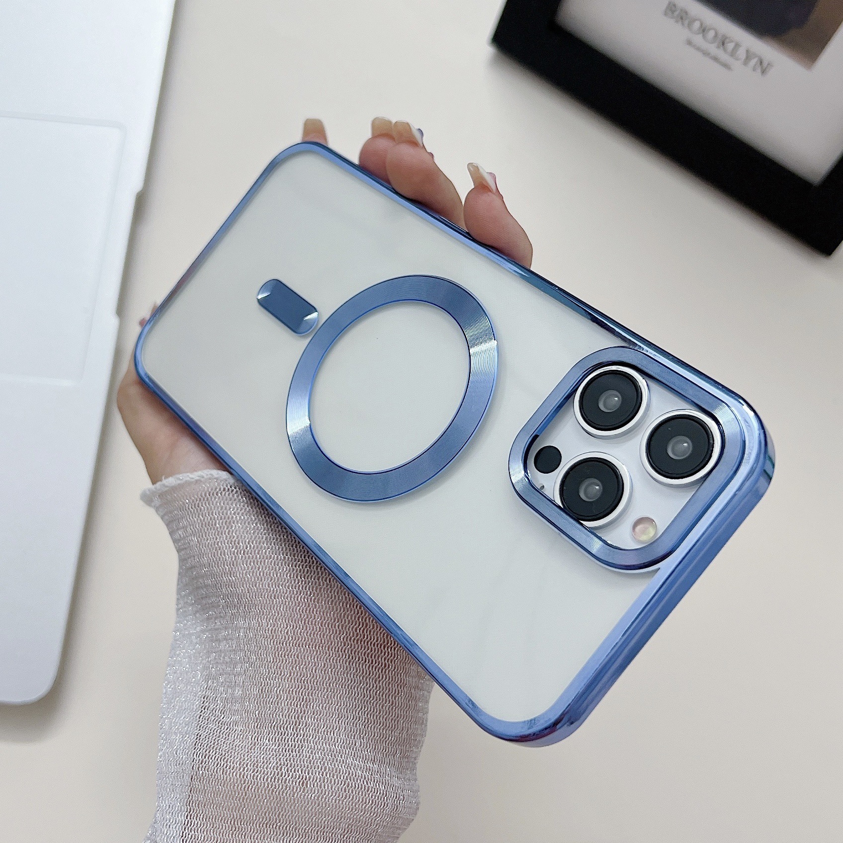 Funda para teléfono móvil Apple 16 galvanoplastia magnético iPhone14 color sólido escudo dorado 15promax funda protectora de silicona