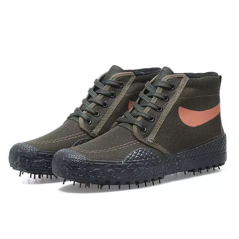 A piece of camouflage rubber sole high-top labor protection shoes for men's odorless shoes for construction site farmland liberated yellow rubber shoes for men and women