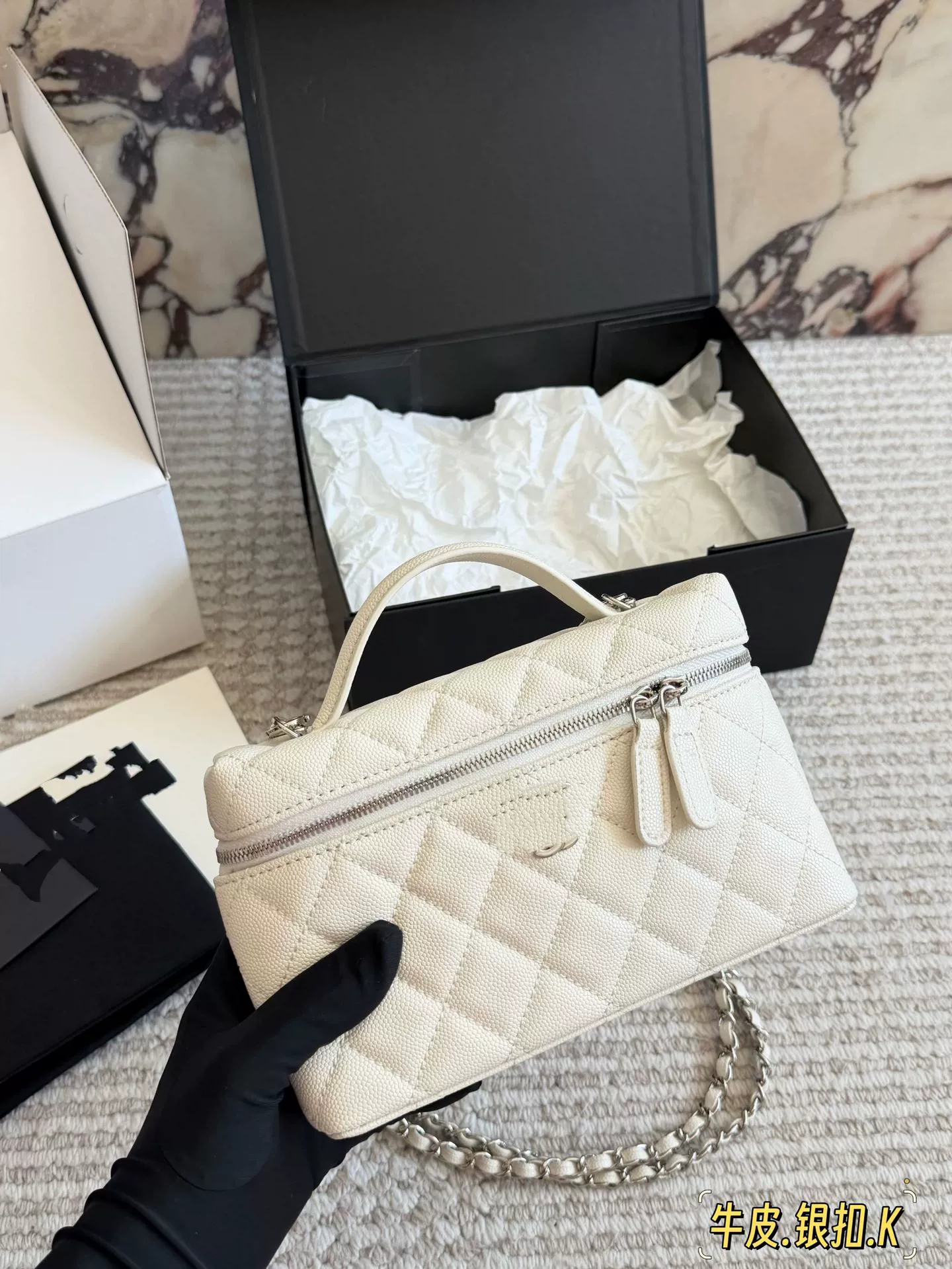 Lunch box, one-shoulder bag with diamond pattern, Chanel style, chain bag