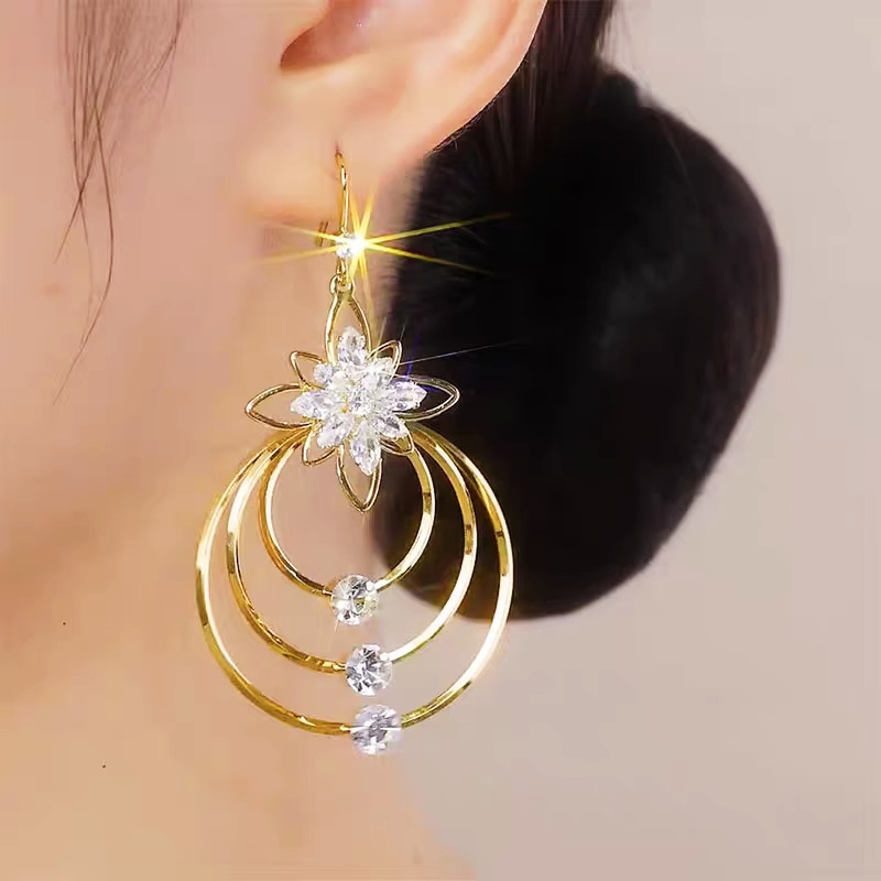 Classic retro fashionable hoop earrings