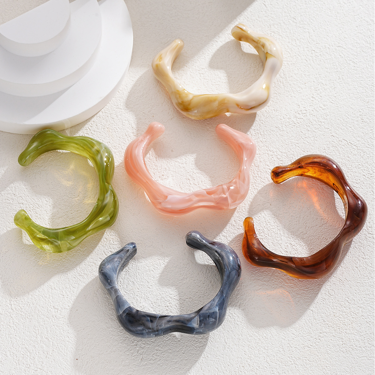 Han Zhi Shang transfronterizo Europa y Estados Unidos malateado pulsera acrílica colorida joyería retro mujer irregular geometría abertura pulsera