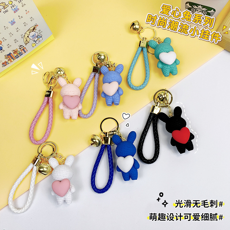 Resina creativa melocotón corazón tejido amor conejo llavero al por mayor ins pareja escuela coche llavero colgante