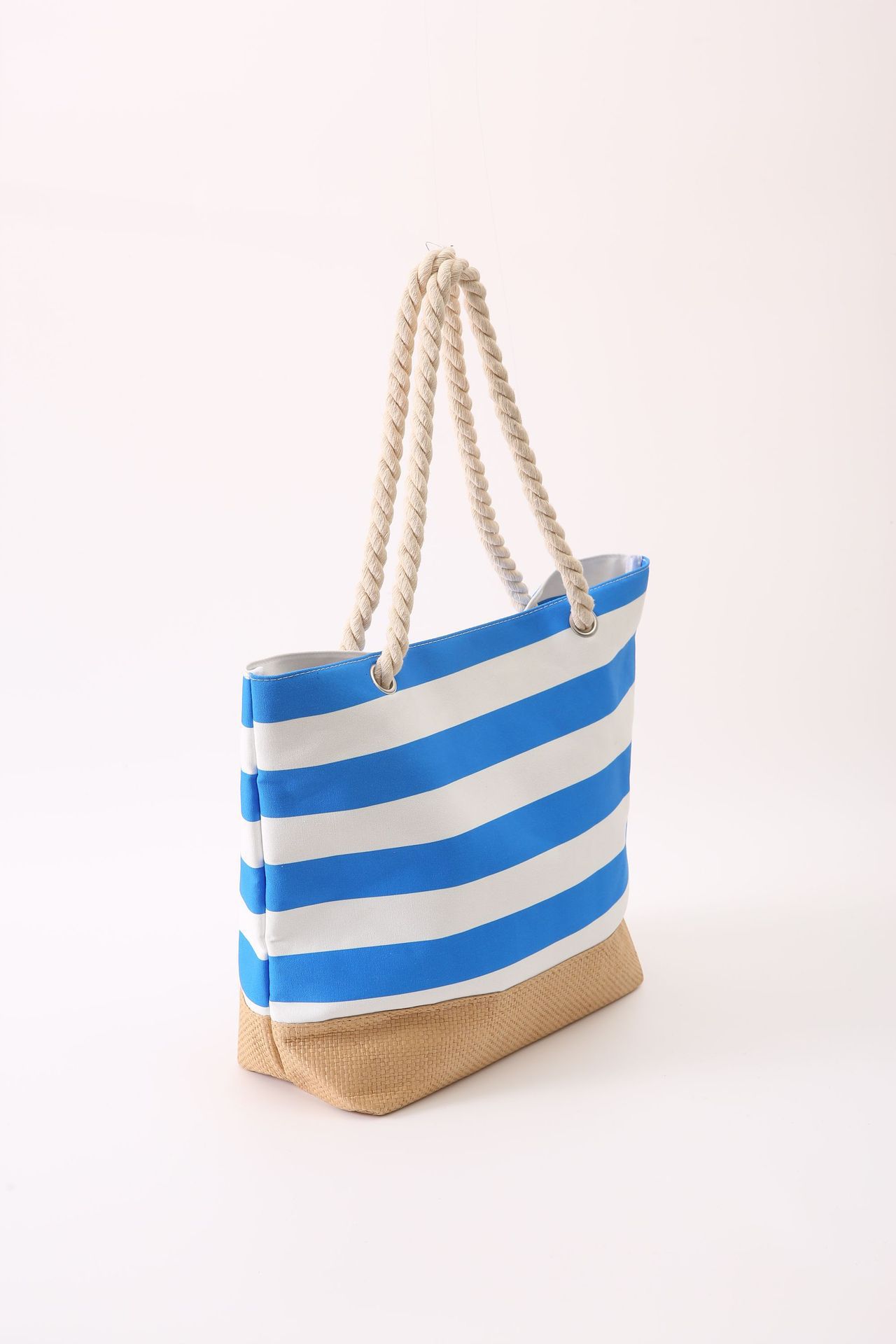 파란색; 길이 19.6 높이 13.7