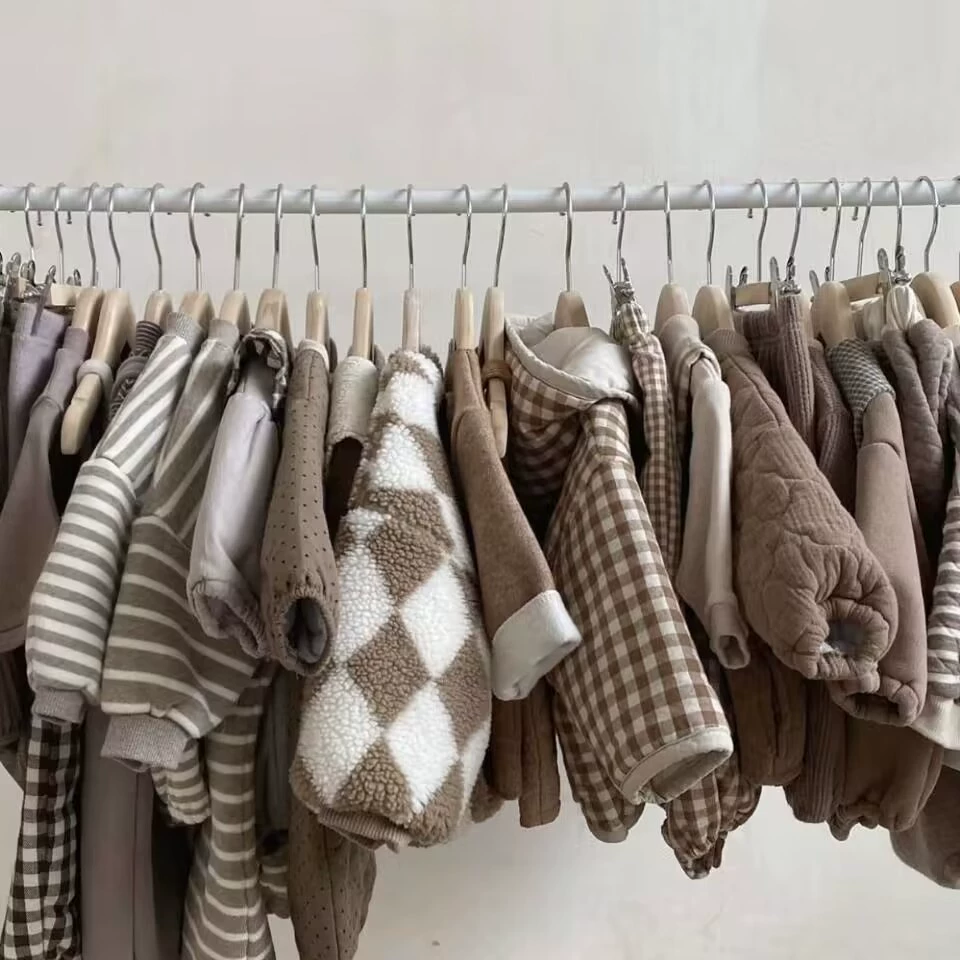 Оптовые поставки детской одежды Huzhou Zhili, скидки на брендовую детскую одежду, распродажа детской одежды Balabala, закупка осенних остатков.