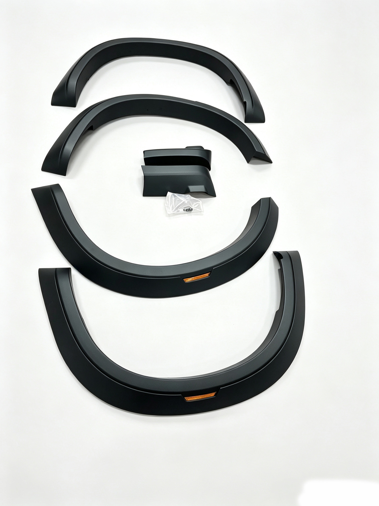 Suitable for Chevrolet Colorado 2016-2019 with reflective markings, widened wheel arch fenders for pickup trucks