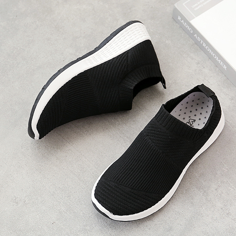 Comercio exterior al por mayor zapatos casuales zapatos de mujer volando zapatos tejidos suela suave antideslizante zapatos para correr calcetines cubierta del zapato zapatos para caminar
