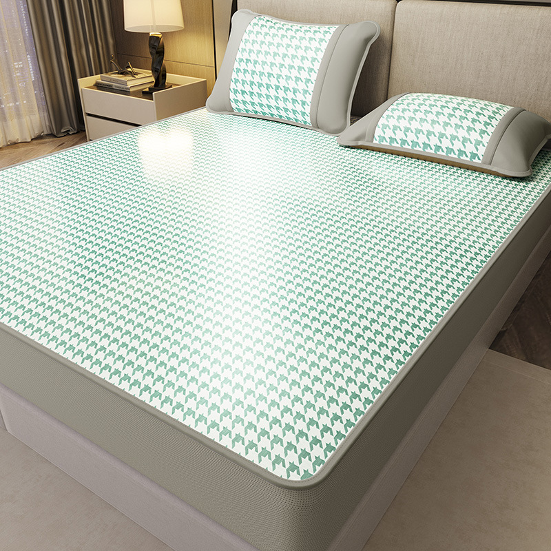 Nueva capa de cama de seda de hielo de verano de clase A 2025 nueva cubierta protectora de colchón todo incluido sábana cubierta de cama de tres piezas