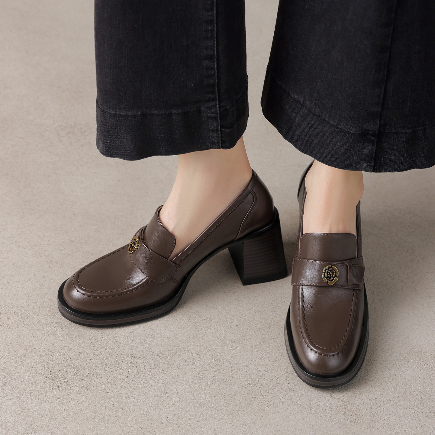 Giày loafer nữ cao gót phong cách Anh quốc vintage, da bò thật gót vuông — màu nâu