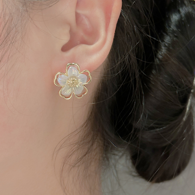 Koreanische High-End-Blume mit femininem Temperament, vielseitige Internet-Promi-Mode, einfache Blütenblatt-Ohrringe, Ohrringe_voghion.com