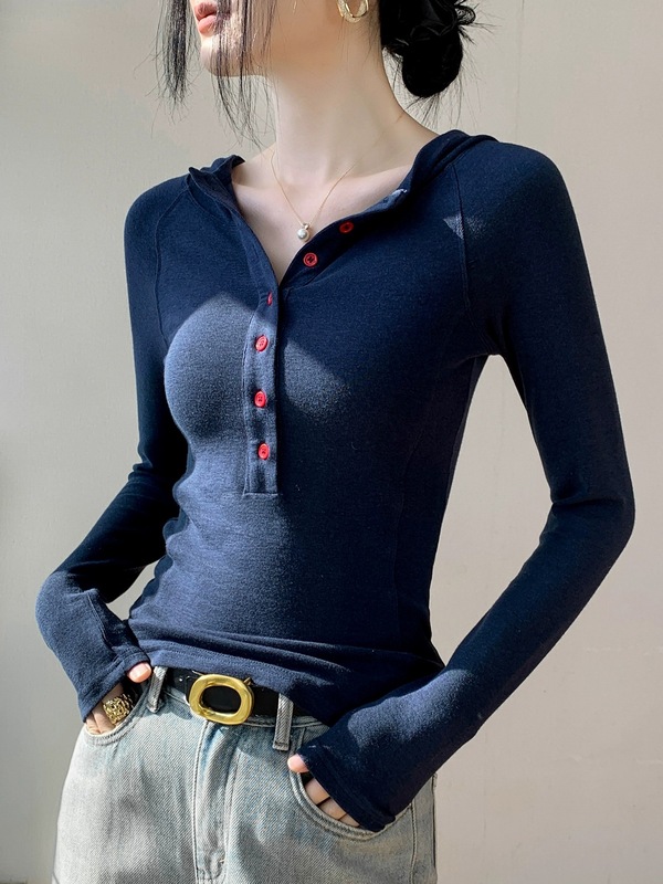 纯欲风连帽显瘦长袖T恤女2025年早秋季新款法式气质修身排扣上衣|undefined