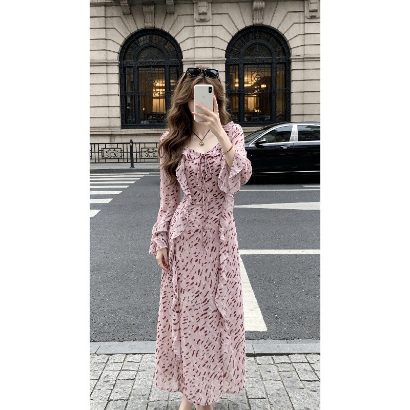 Hi美宋啊 塔莉亚 时髦度假风荷叶边系带喇叭袖开叉印花连衣裙女