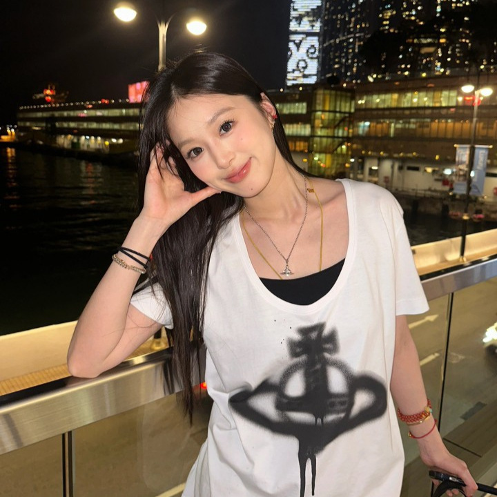 Niche American-Style Design Saturn Print Logo Short-Sleeve Loose T-Shirt with Large U-Neck, Low-Neck, Round Neck, Black and White Women's Top