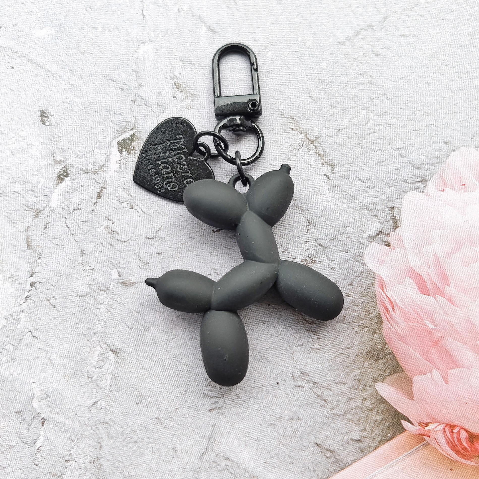 Inswind pequeño libro rojo amor globo perro llavero colgante pareja bolsos DIY colgante joyas de dibujos animados acrílicos