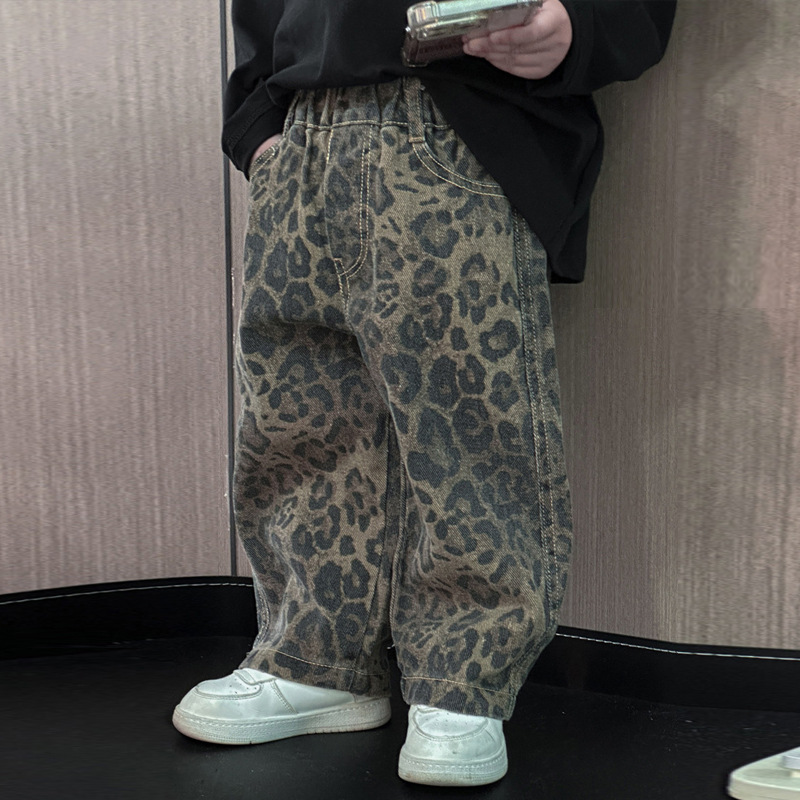 韓国スタイルの男の子と女の子のヒョウ柄パンツ、秋と冬の子供用のゆったりとしたレトロなワイドレッグパンツ、子供と赤ちゃんのためのファッショナブルなカジュアルパンツ