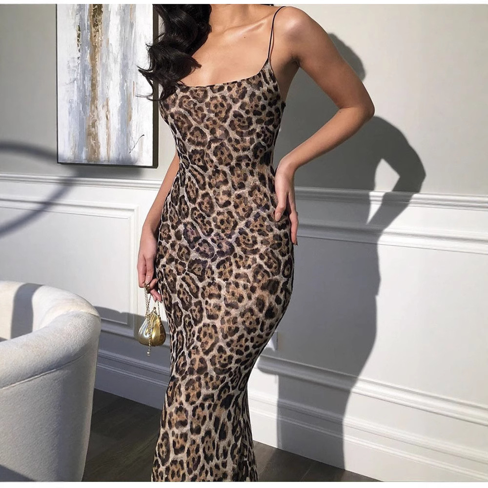 2025 새로운 여성 여름 유럽과 미국의 국경 간 인기 아마존 인기 표범 인쇄 서스펜더 비치 롱 드레스