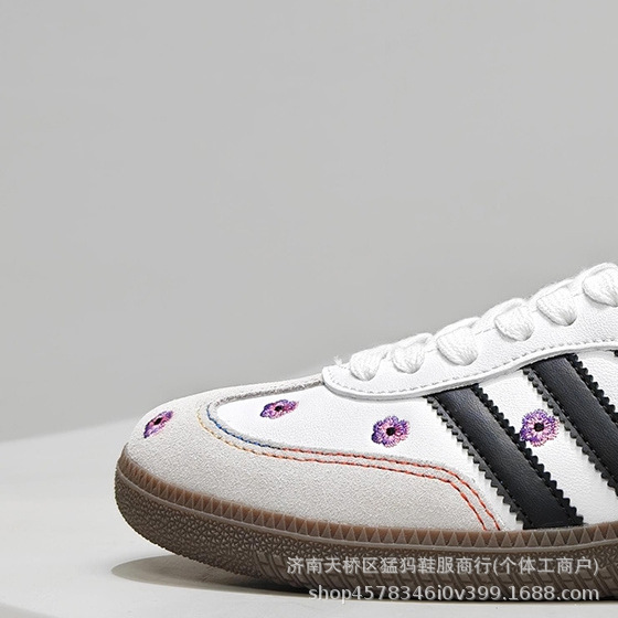 New Model of the Clover Og Samba Series, Gentleman's German Training Style Football Shoes with White, Blue, Purple, and Black Embroidery, Small Daisy Design, Caramel Sole