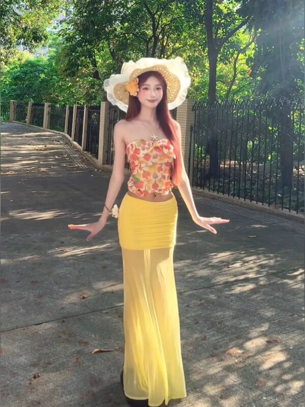 度假风套装女夏季多巴胺绝美气质黄色印花抹胸上衣网纱包臀半身裙|undefined