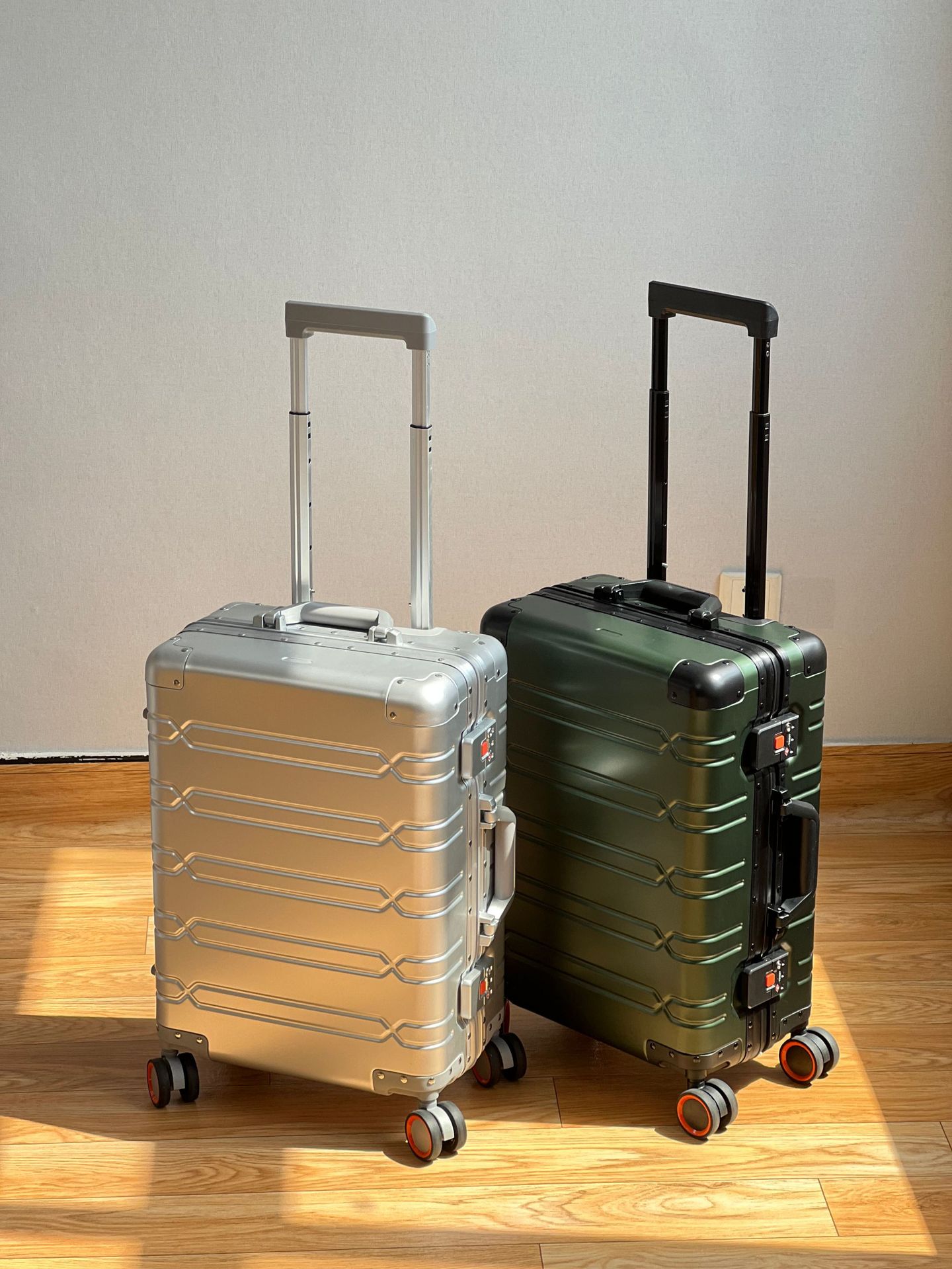 Vollständig aus Aluminium-Magnesium-Legierung gefertigter Trolleykoffer, universeller Trolleykoffer aus Aluminium-Legierung, Damenkoffer 24 Zoll, Metallbox mit Zahlenschloss, Hartschalenkoffer