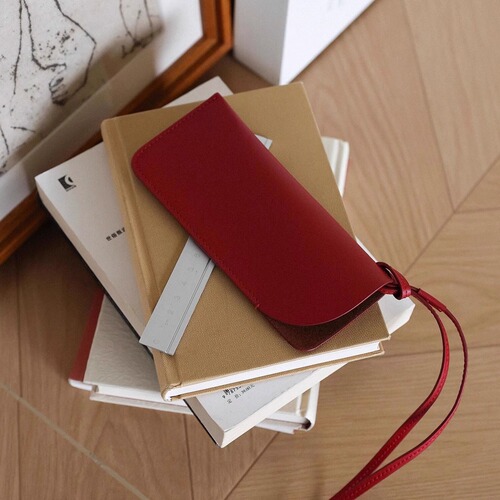 Korean-style fashionable strap sunglasses bag, crossbody strap leather outdoor portable sunglasses case, simple leather sleeve for sunglasses