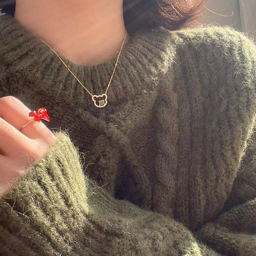 Design Style Elegant Bear Necklace Women's Unique Sweater Chain Long Style  New Lightweight Luxury Clavicle Chain Jewelry