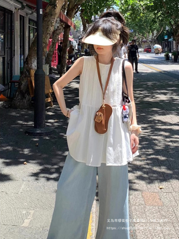 Summer Fashion White Cotton Round-Neck Design Sleeveless Top Loose Fit Age-Reducing Slimming Doll-Style Ruched Shirt Vest