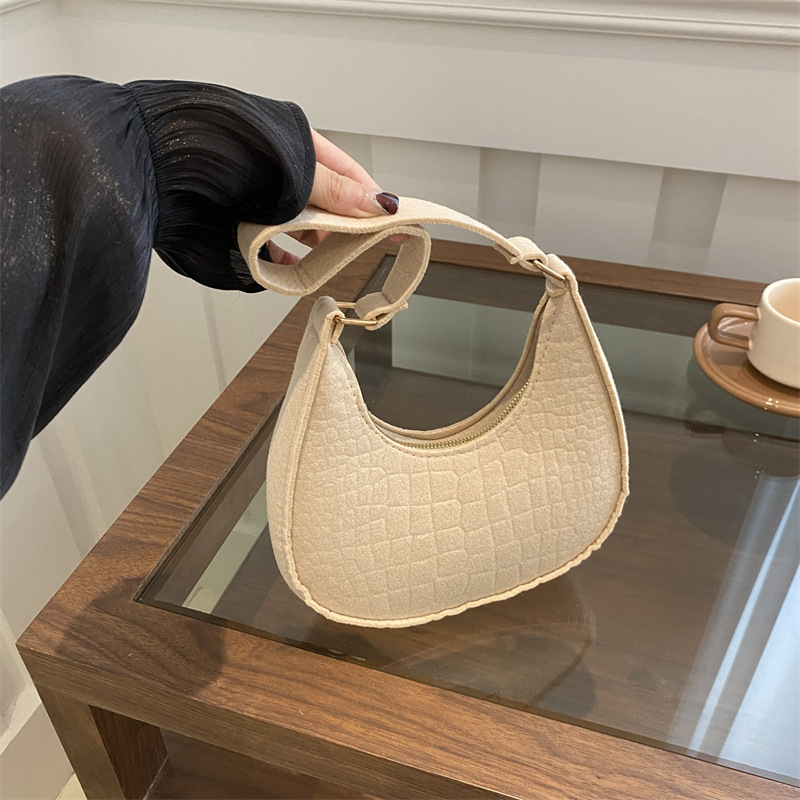 2024 otoño nuevo bolso de luna nueva moda femenina casual marea retro fieltro patrón de cocodrilo bolso de axila bolso de hombro para mujer
