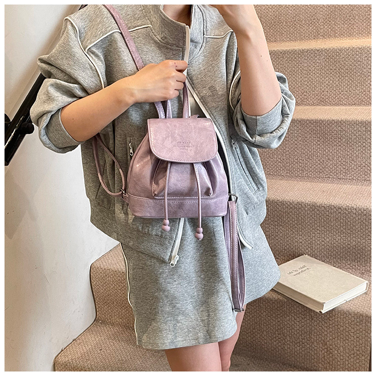 Simple, versatile and niche design women's backpack 2025 new trendy casual small backpack, fashionable travel small schoolbag undefined