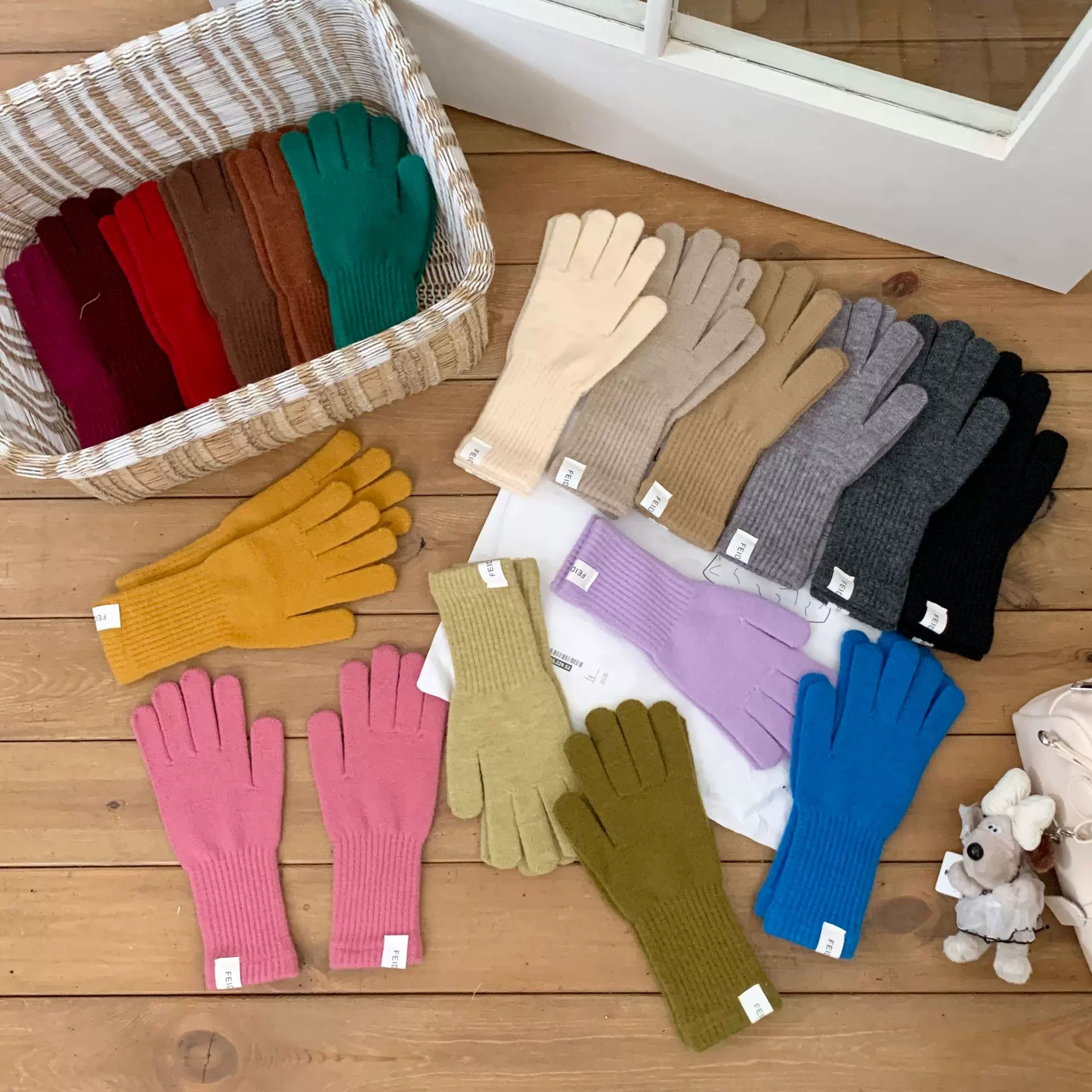 加工定制新款冬季夹标手套厂家直销平价简约纯色高级日韩柔软学生