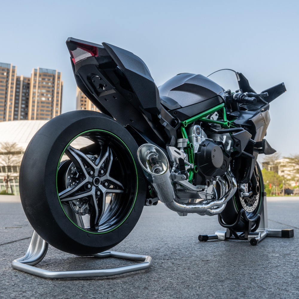 Modelo de coche Huayi 1:6 versión de la carretera Kawasaki-H2 aleación máquina pesada modelo de pulverización sonido y luz juguete motocicleta