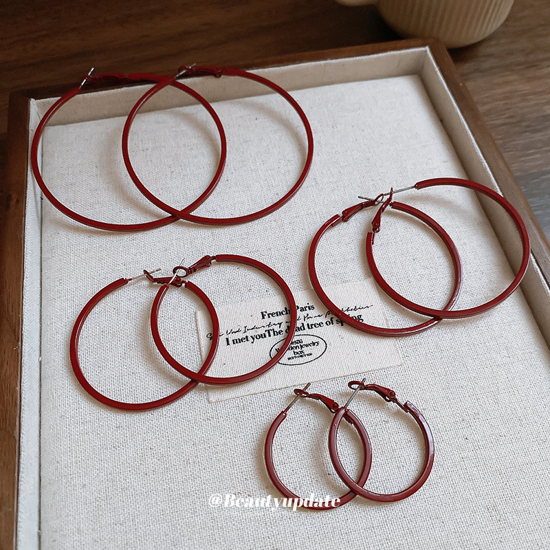 Aguja de plata, anillo de oreja rojo Encola, pendientes de temperamento de nicho retro de moda, pendientes europeos y americanos, lujo ligero, mujeres de alta gama