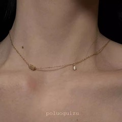 ヴィンテージの「輪廻」は極めてシンプルな金の色の輪を走っています。