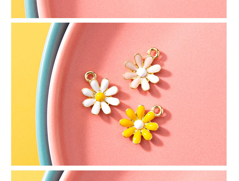 10 PCS/Package Quantity 10 PCS/Package Alloy Flower Daisy Pendant DIY Jewelry Accessories Bracelets