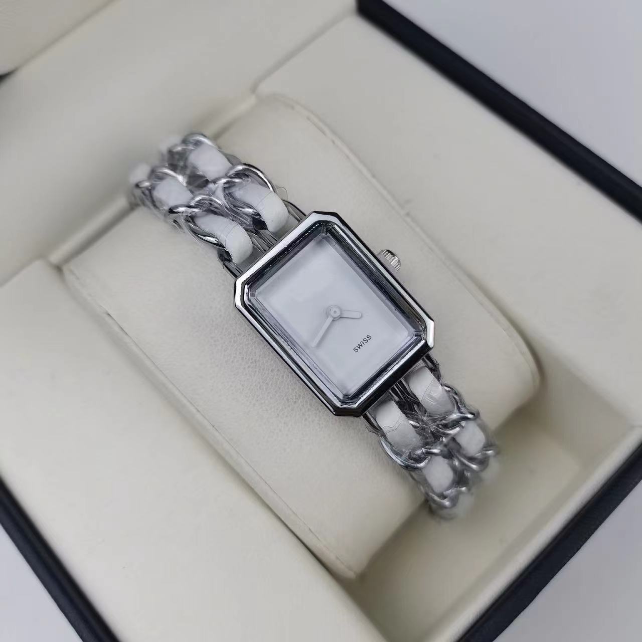 Nuovo orologio da donna di lusso Xiangjia con cinturino intrecciato a catena quadrata_voghion.com