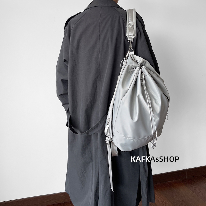 KAFKAsSHOP de un solo hombro de doble uso cubo mochila para hombres y mujeres de Corea del Sur simple personalidad de moda neutral