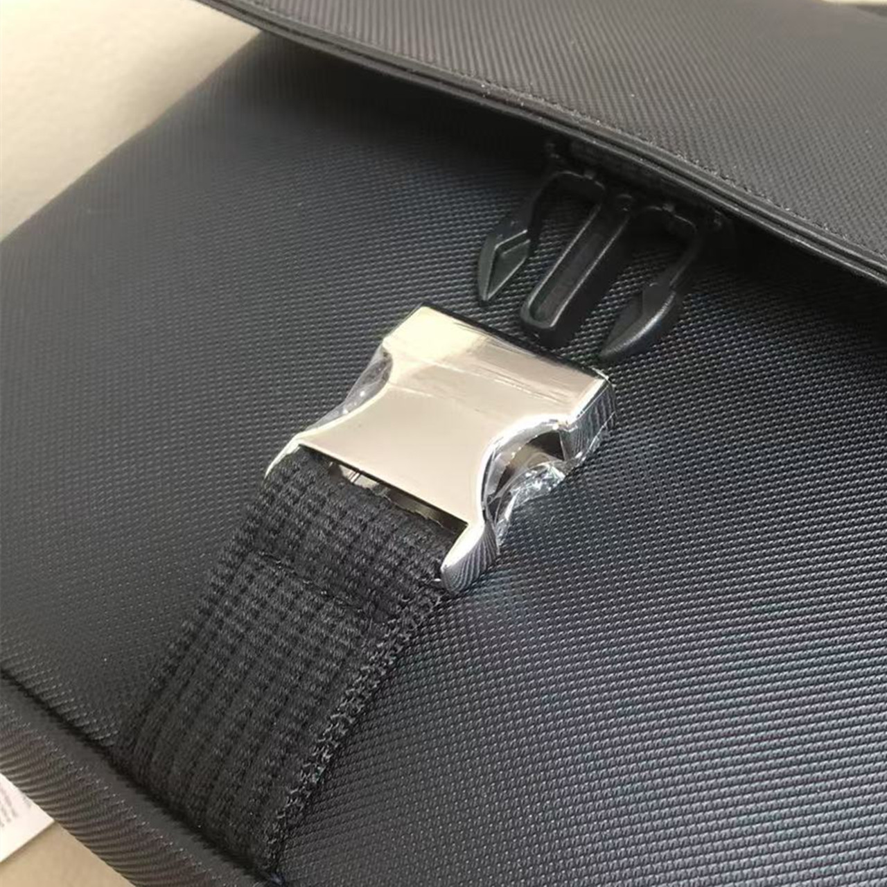 2025 nuevo bolso para hombre, mochila informal de cuero genuino para hombre, comercio exterior, venta al por mayor, bolso de hombro a la moda, bolso cruzado, venta directa de fábrica