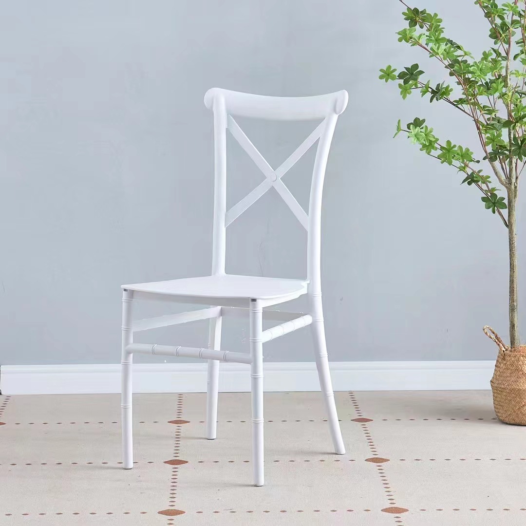 Fabricantes de sillas de bambú, césped al aire libre para bodas, sillas de comedor, sillas de plástico casuales, sillas blancas PP