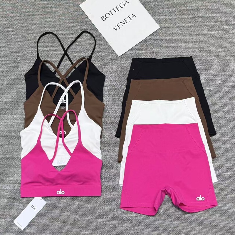 Alo European and American Hot-Selling Cross-Over Bra and Shorts Set, Comfortable Sports Fitness Yoga Elastic Band with Chest Pads for Women