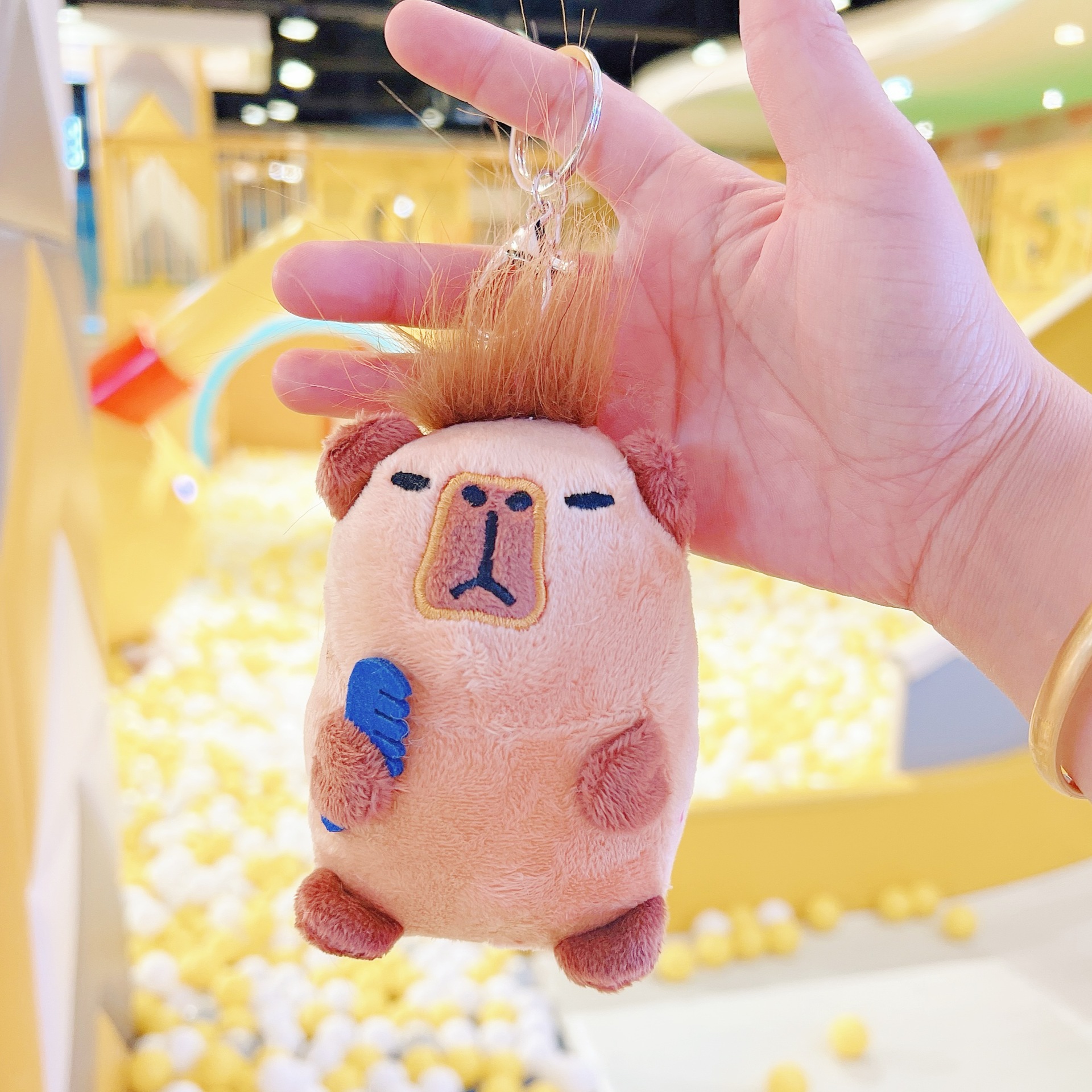 갈색 빗 긴 머리 카피바라 + 실버 버클