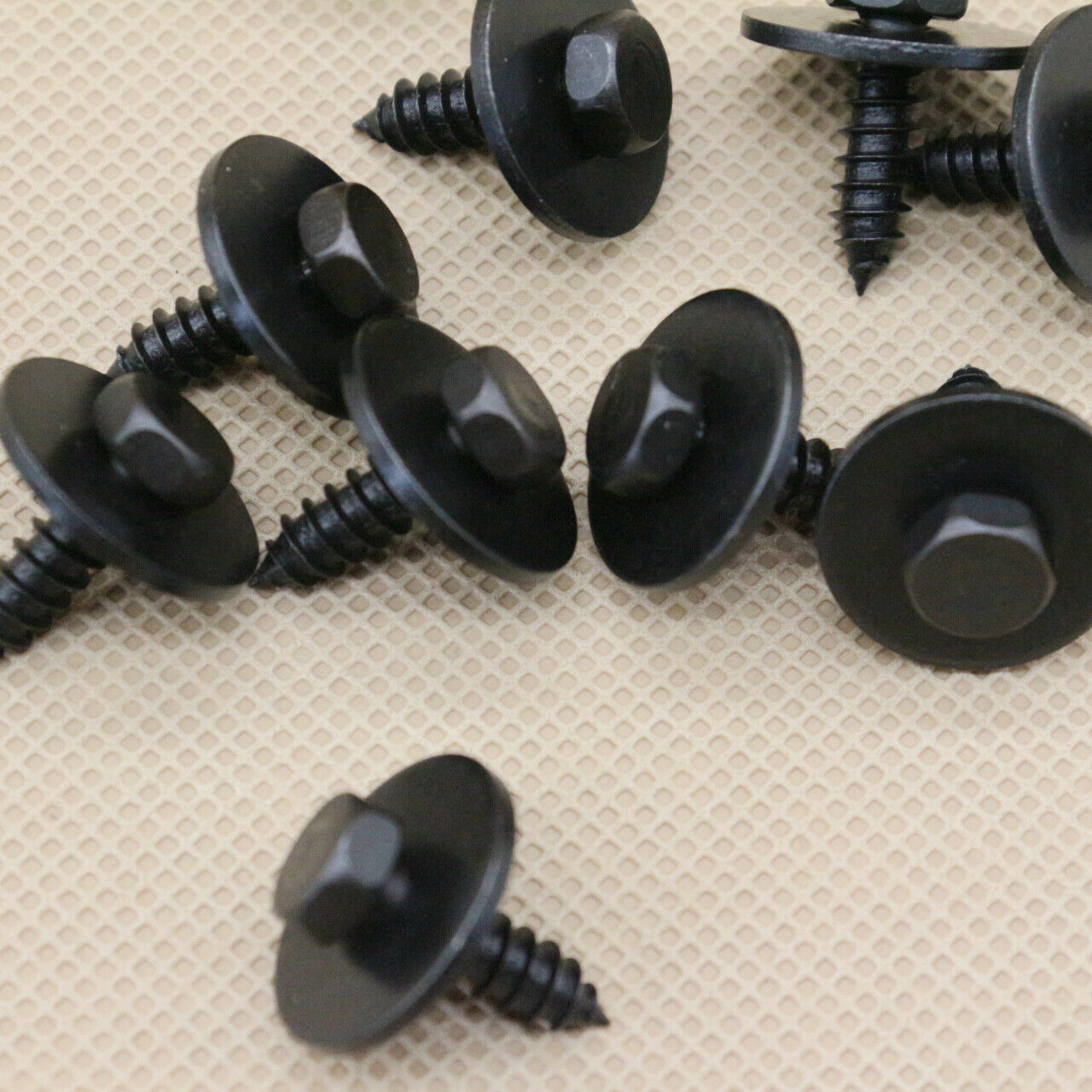 Applicable to BMW BMW fuel filter cover screws hexagonal screw self…