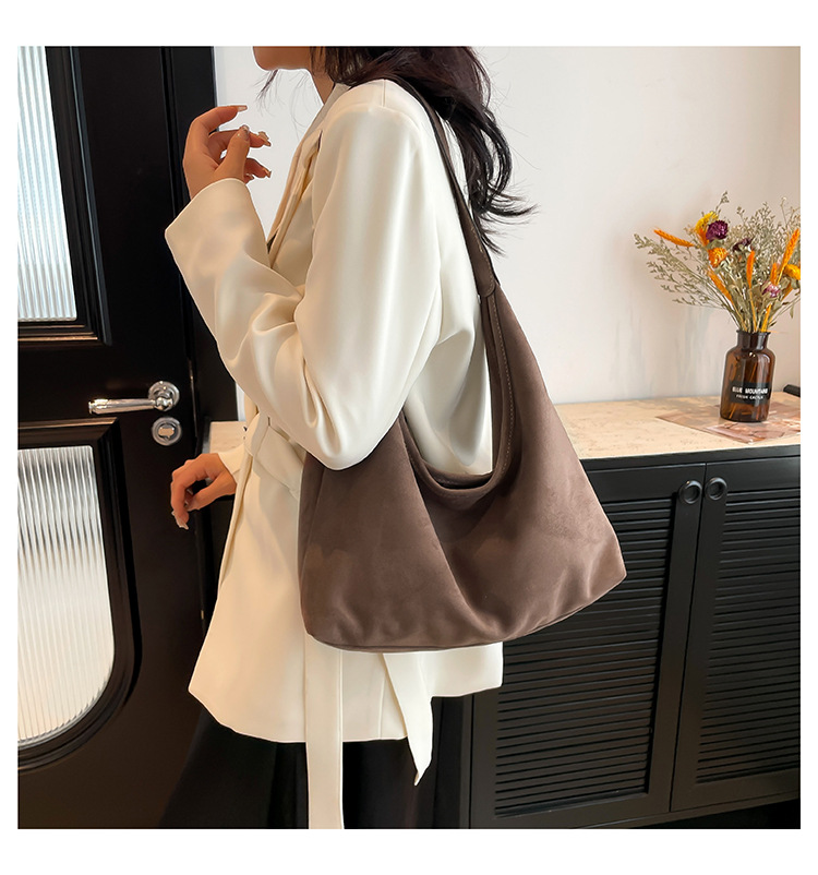 Retro casual commuting large-capacity bag for women, 2024 new autumn and winter suede tote bag, niche casual single-shoulder bag undefined