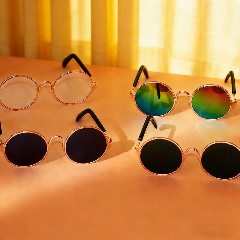 Fabricantes al por mayor perros gatos gafas de mascota tendencia creativa pequeña gafas de sol juguetes de algodón muñeca fotos gafas de sol
