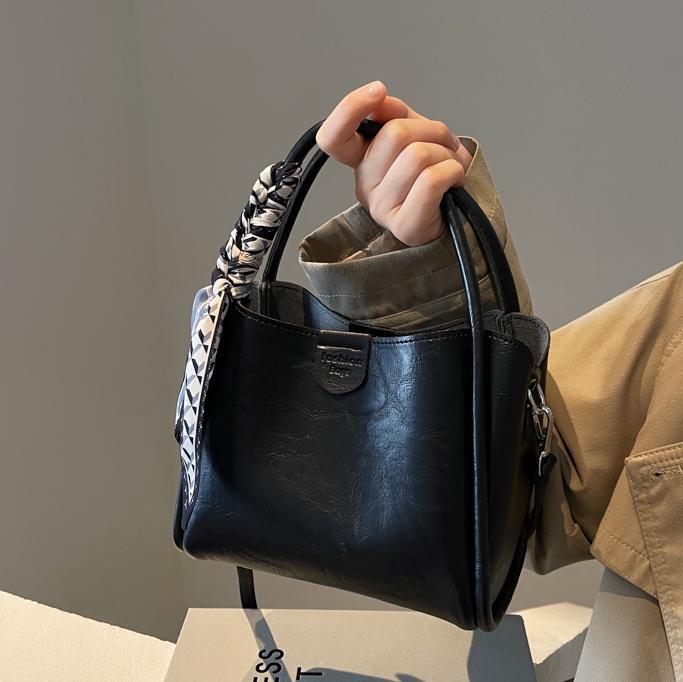 Cestas de verduras portátiles de moda simple 2024 nueva bolsa de mujer estilo extranjero versátil bolso de cubo de alta calidad nicho mochila