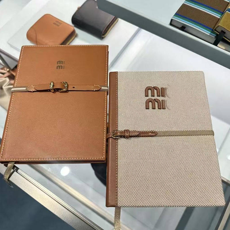 M家の新型の軽い豪華な高級皮革の金辺のノートはビジネスの手帳の手帳の創意の贈り物を厚くします。|undefined
