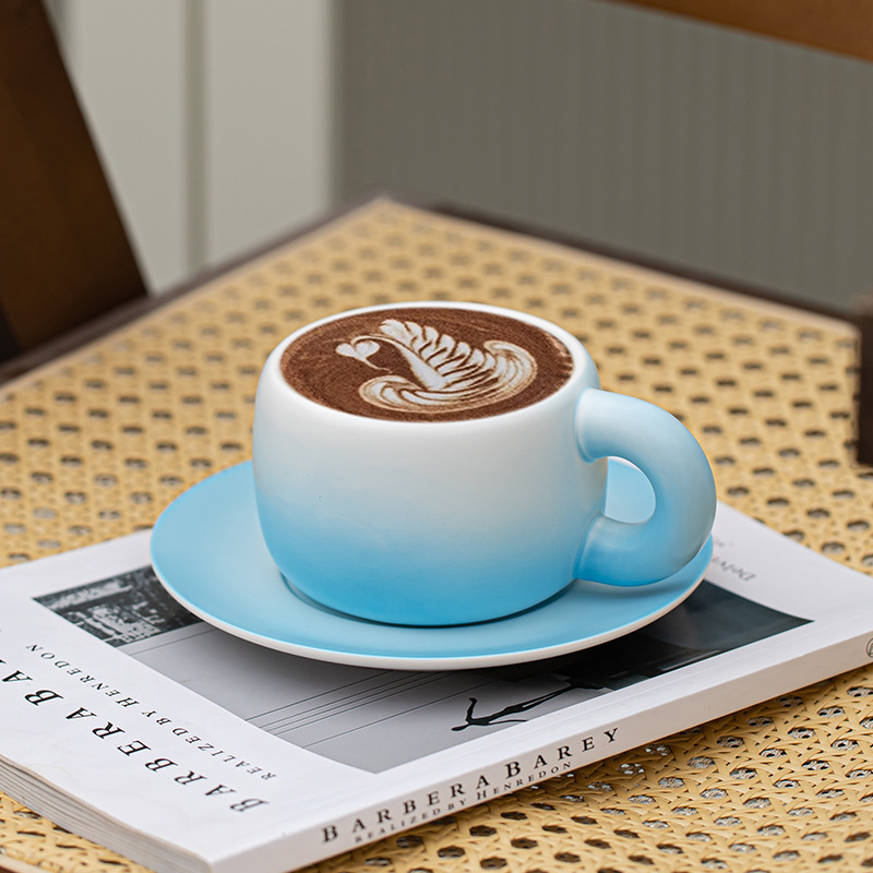 Tazas de café de cerámica y platos, tazas de arte de taza de café de color gradiente, tazas de leche de mano simples, estilo nacional