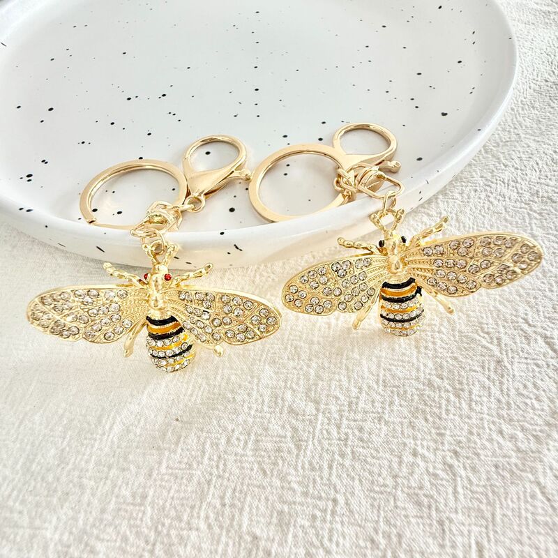 Diamond-Encrusted Metal Bee Keychain Small Pendant Bag Car Key Decorative Pendant Trendyy Retro Style Diamond-Encrusted Metal Bee Keychain Small Pendant Bag Car Key Decorative Pendant Trendyy Retro Style