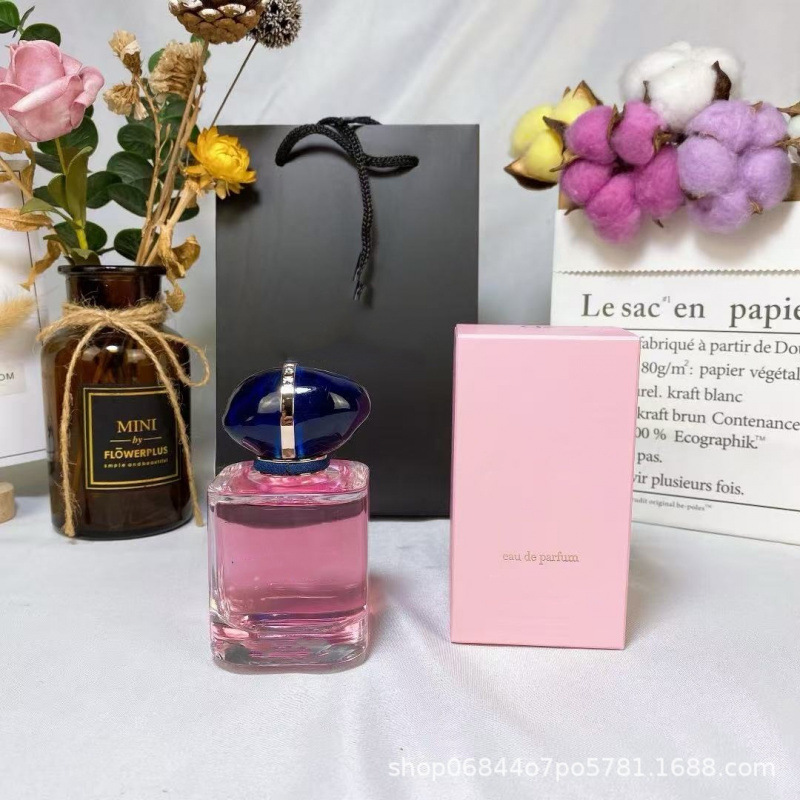 Vietnam comercio exterior transfronterizo Vietnam perfume vestido auto-nuevo robot damas nubes rosadas Dios al por mayor